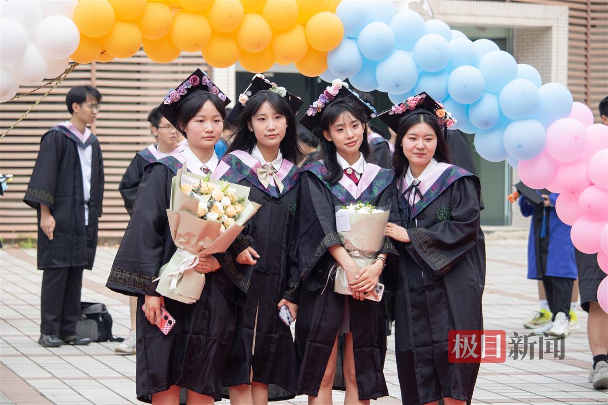 新传红毯礼 通讯员 李林轶 摄2.jpg 新传红毯礼 通讯员 李林轶 摄2.jpg
